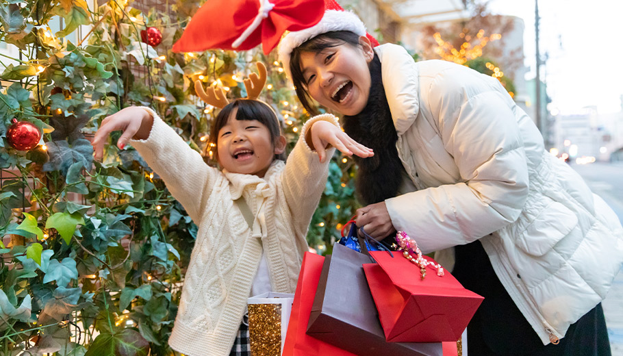Mother and daughter Christmas Shopping Outdoors