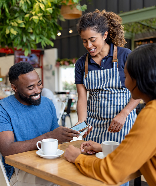 Man paying for food and drinks on a date